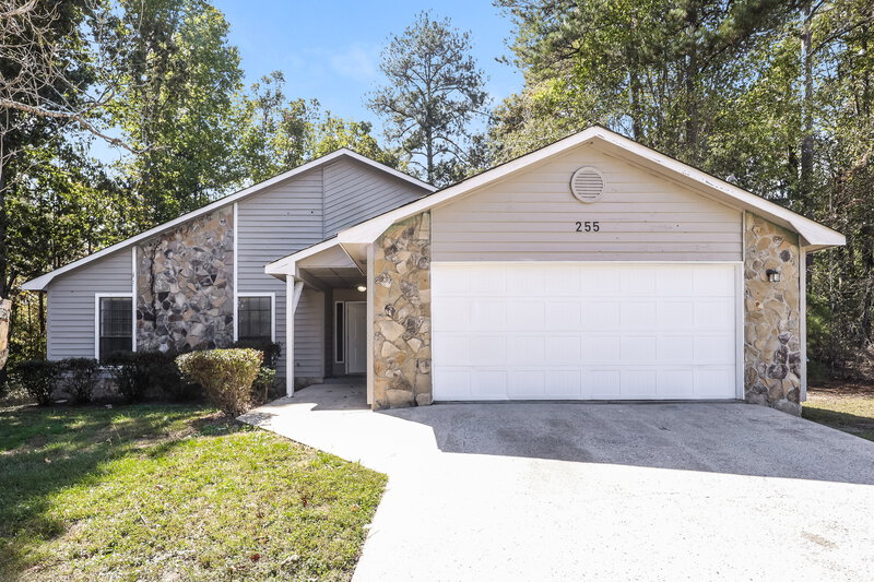 3 Bedroom House – 255 SPRINGTREE Court, Atlanta, GA 30349