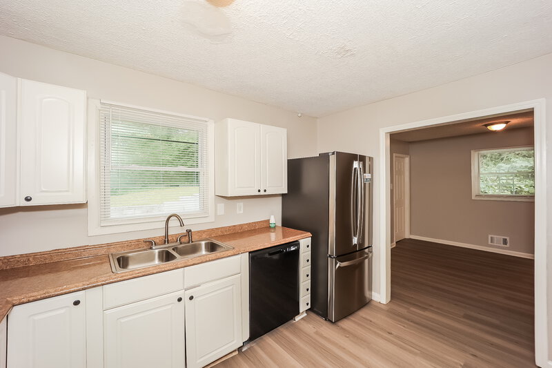 1,685/Mo, 2680 CARRIAGE Lane Atlanta, GA 30349 Kitchen View