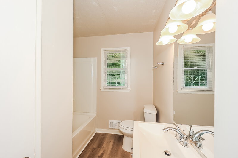 1,685/Mo, 2680 CARRIAGE Lane Atlanta, GA 30349 Bathroom View