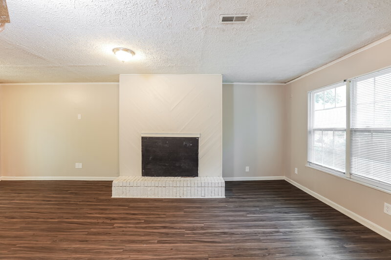 1,850/Mo, 2743 Argyle Dr NW Atlanta, GA 30318 Living Room View 2