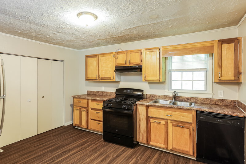 1,850/Mo, 2743 Argyle Dr NW Atlanta, GA 30318 Kitchen View
