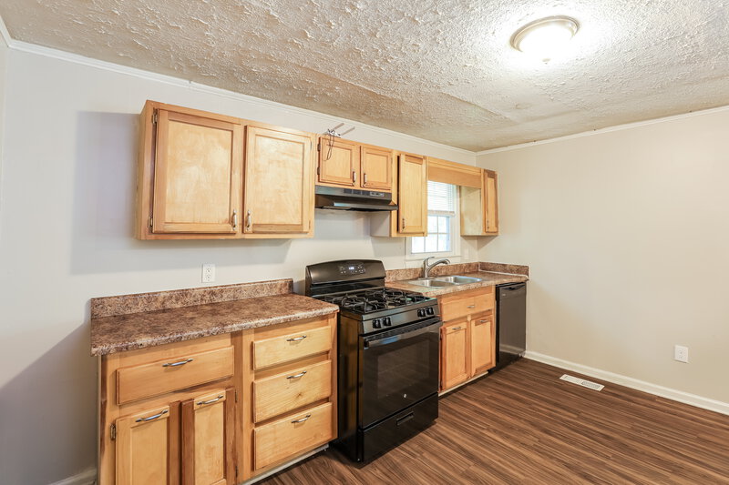 1,850/Mo, 2743 Argyle Dr NW Atlanta, GA 30318 Kitchen View 2