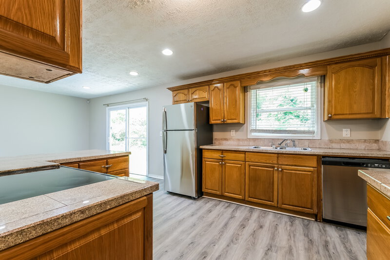 2,170/Mo, 2842 Zane Grey Dr SE Atlanta, GA 30316 Kitchen View 2