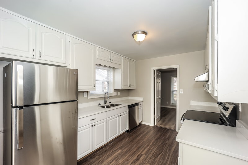 1,900/Mo, 3240 Devilla Trce Atlanta, GA 30349 Kitchen View 2