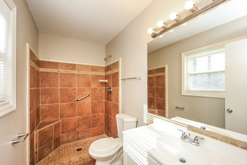 1,900/Mo, 3240 Devilla Trce Atlanta, GA 30349 Main Bathroom View