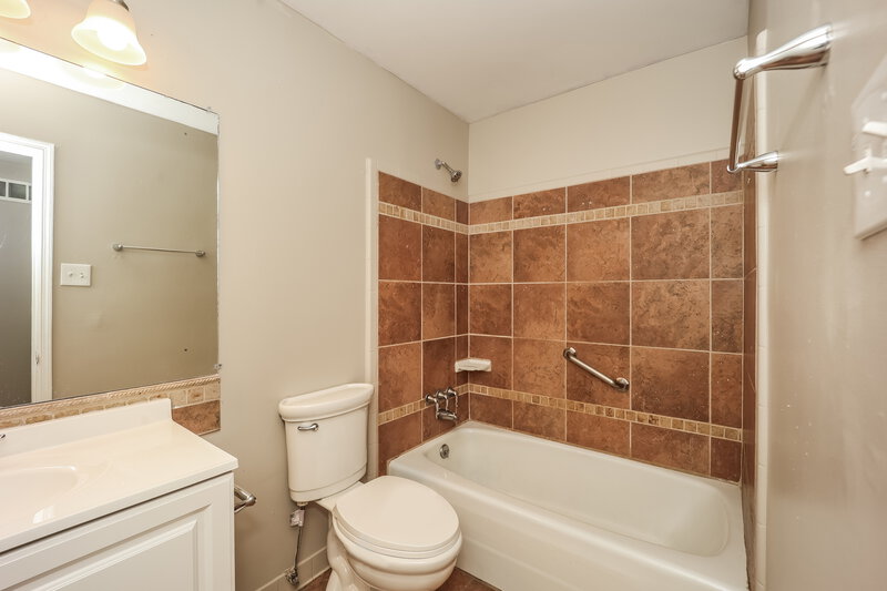 1,900/Mo, 3240 Devilla Trce Atlanta, GA 30349 Bathroom View