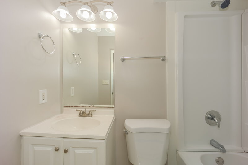 2,480/Mo, 3295 VALLEY BEND RD Atlanta, GA 30349 Bathroom View