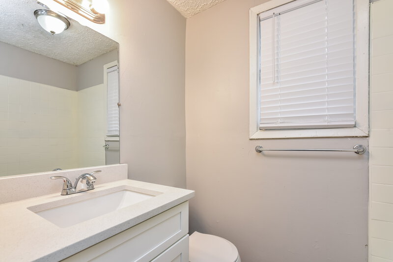 0/Mo, 3343 Renault Road SE Atlanta, GA 30354 Main Bathroom View