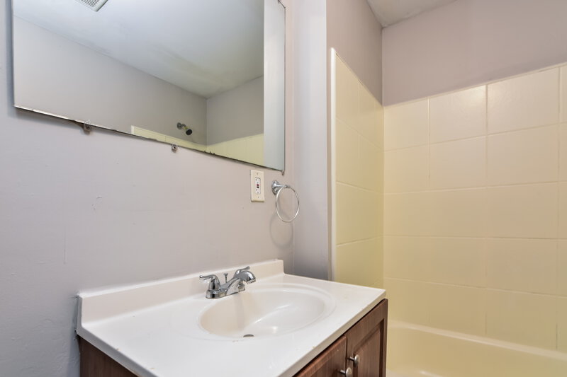 0/Mo, 3343 Renault Road SE Atlanta, GA 30354 Bathroom View