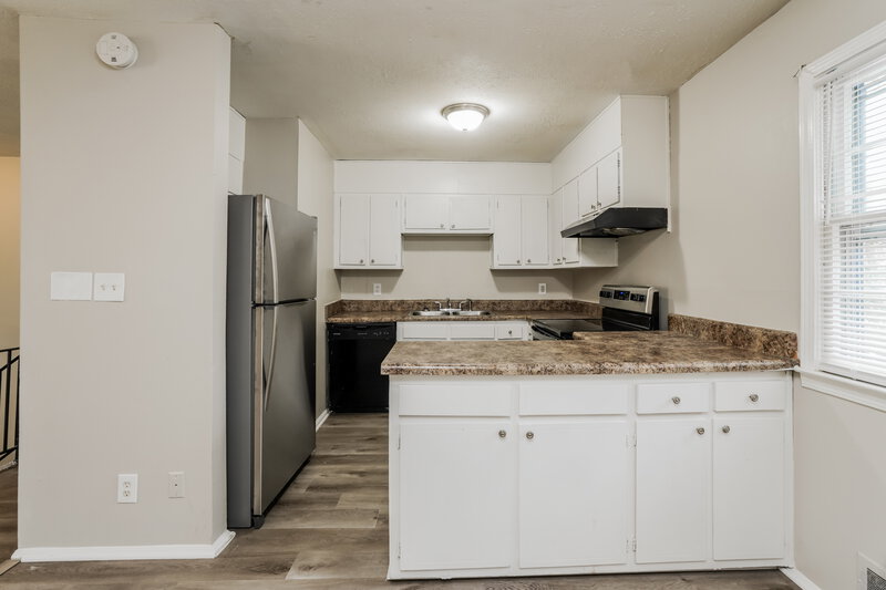 1,865/Mo, 3523 Forrest Park Road Atlanta, GA 30354 Kitchen View 2