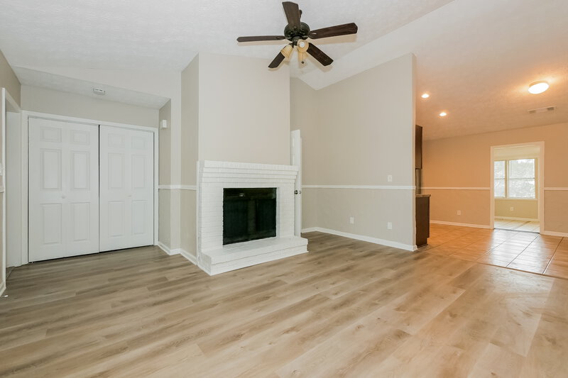 2,175/Mo, 5293 Brentwood Rd Atlanta, GA 30349 Living Room View 2