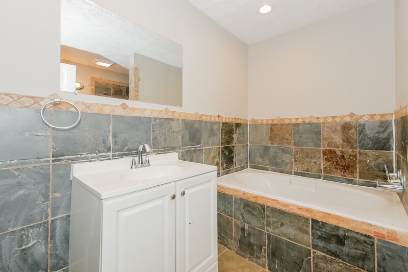 2,175/Mo, 5293 Brentwood Rd Atlanta, GA 30349 Main Bathroom View