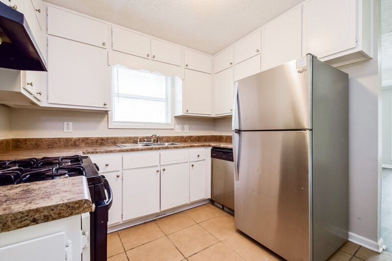 1,255/Mo, 5408 Glen Haven Dr Atlanta, GA 30349 Kitchen View