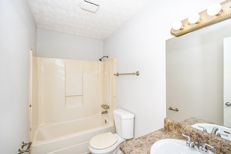 1,255/Mo, 5408 Glen Haven Dr Atlanta, GA 30349 Bathroom View 2