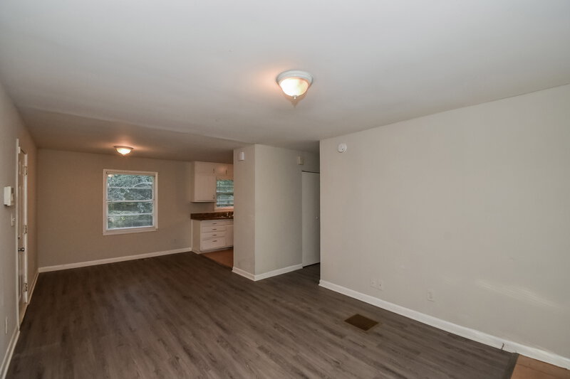 0/Mo, 446 FEDORA Way Atlanta, GA 30331 Living Room View 3
