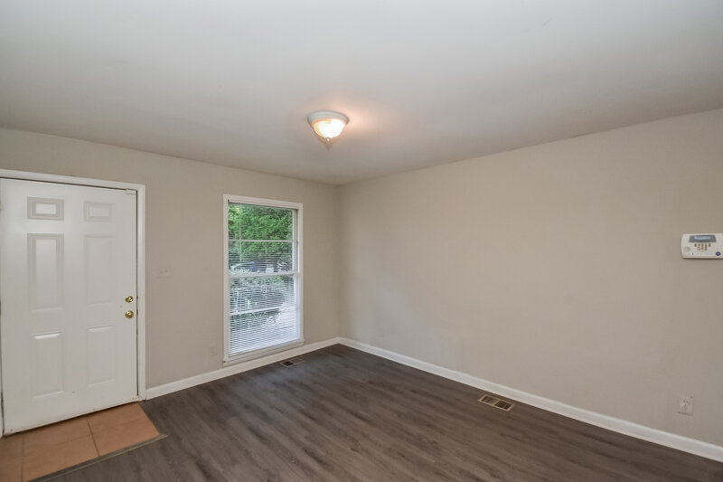 0/Mo, 446 FEDORA Way Atlanta, GA 30331 Living Room View 4