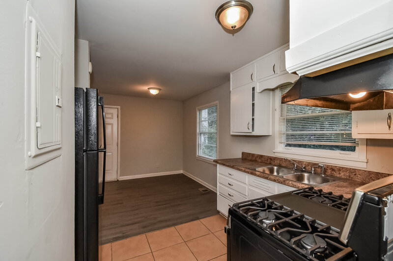 0/Mo, 446 FEDORA Way Atlanta, GA 30331 Kitchen View