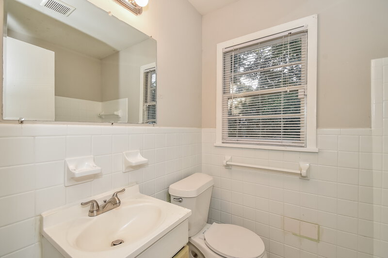 0/Mo, 446 FEDORA Way Atlanta, GA 30331 Main Bathroom View