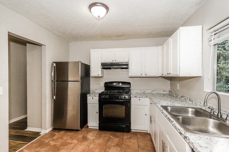 1,800/Mo, 4522 Doral Dr SW Atlanta, GA 30331 Kitchen View