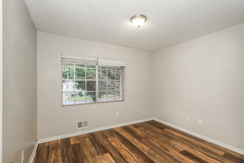 1,800/Mo, 4522 Doral Dr SW Atlanta, GA 30331 Family Room View 3