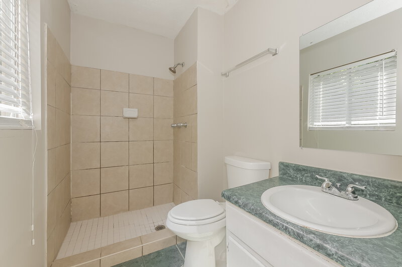 2,550/Mo, 4522 Doral Dr SW Atlanta, GA 30331 Main Bathroom View