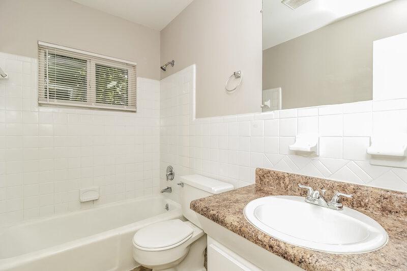 2,285/Mo, 4676 Pueblo Dr SW Atlanta, GA 30331 Bathroom View