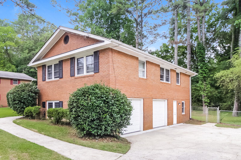 2,000/Mo, 4685 Winthrop Dr Atlanta, GA 30337 Front View