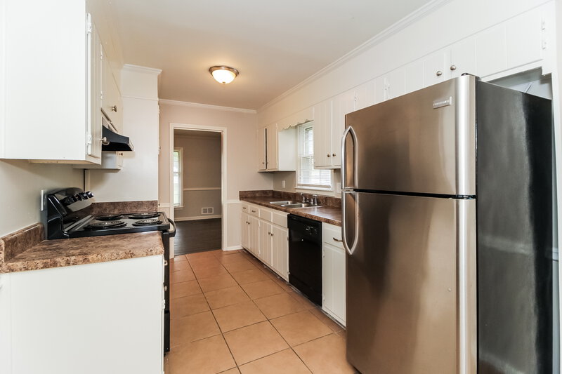 2,000/Mo, 4685 Winthrop Dr Atlanta, GA 30337 Kitchen View