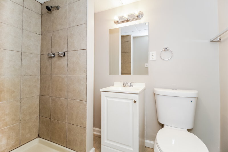 2,000/Mo, 4685 Winthrop Dr Atlanta, GA 30337 Bathroom View
