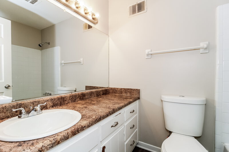 2,000/Mo, 4685 Winthrop Dr Atlanta, GA 30337 Bathroom View 2