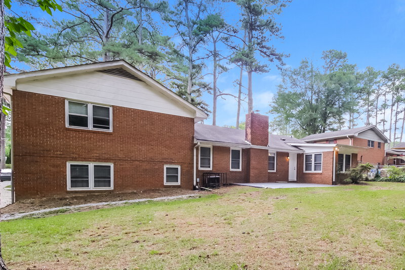 2,000/Mo, 4685 Winthrop Dr Atlanta, GA 30337 Rear View