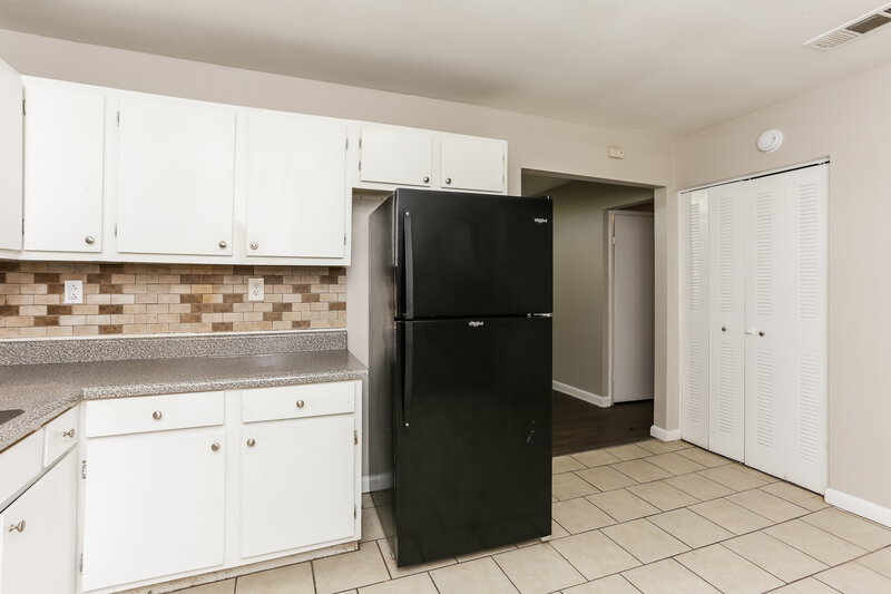 1,520/Mo, 599 Plainville Dr SW Atlanta, GA 30331 Kitchen View