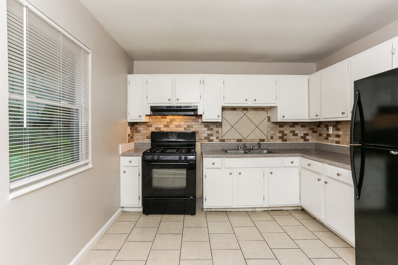 1,520/Mo, 599 Plainville Dr SW Atlanta, GA 30331 Kitchen View 2