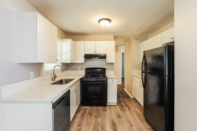 1,800/Mo, 842 Bonneville Ter NW Atlanta, GA 30331 Kitchen View