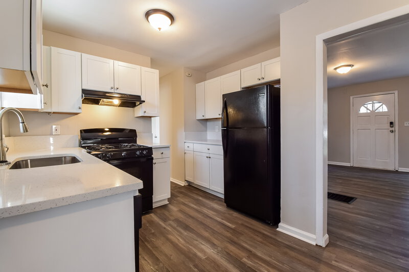 1,855/Mo, 842 Bonneville Ter NW Atlanta, GA 30331 Kitchen View 2