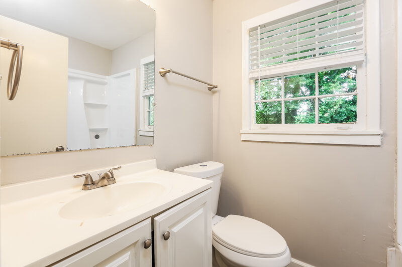 1,800/Mo, 842 Bonneville Ter NW Atlanta, GA 30331 Main Bathroom View