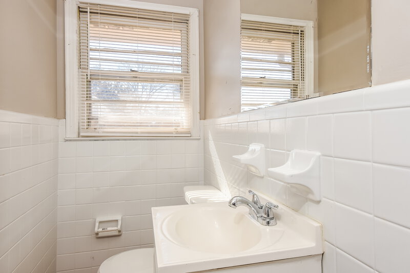 1,840/Mo, 1642 Pine Cir Austell, GA 30168 Bathroom View