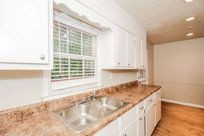 1,985/Mo, 6325 Wellington Way Austell, GA 30106 Kitchen View 2
