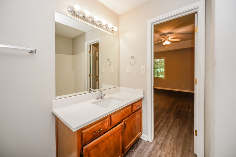 2,030/Mo, 6398 Grafton Ct Austell, GA 30168 Main Bathroom View 2