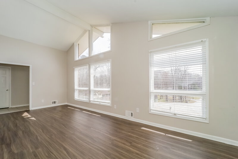 3,070/Mo, 970 Kathryn Ct Austell, GA 30168 Living Room View 2