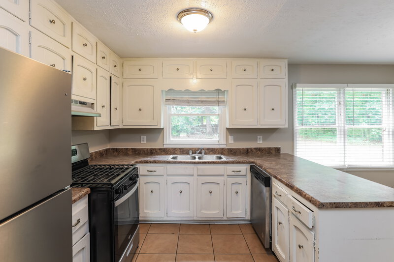 1,865/Mo, 970 Kathryn Ct Austell, GA 30168 Kitchen View 2