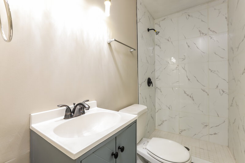 1,865/Mo, 970 Kathryn Ct Austell, GA 30168 Main Bathroom View