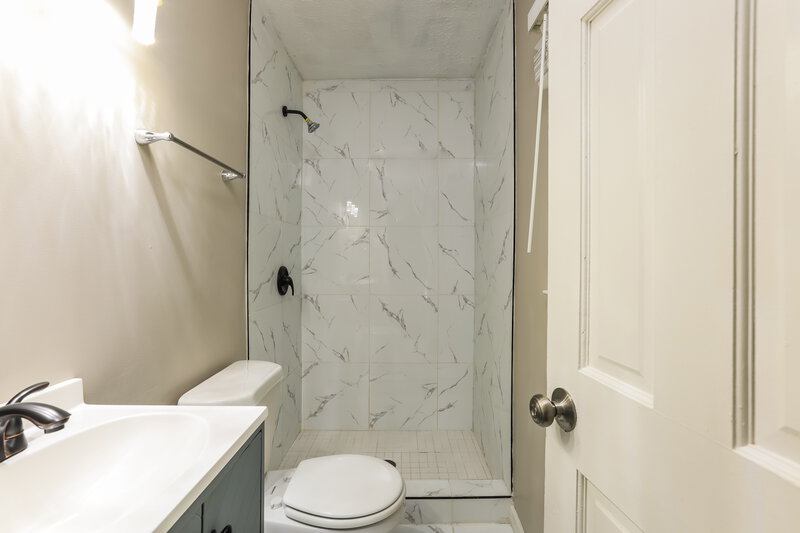 1,865/Mo, 970 Kathryn Ct Austell, GA 30168 Main Bathroom View 2