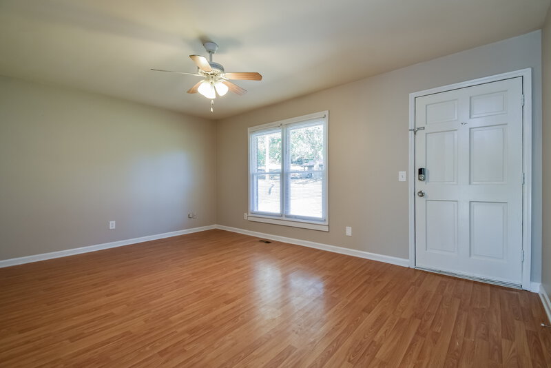 1,850/Mo, 26 Jim Ln SE Cartersville, GA 30120 Living Room View