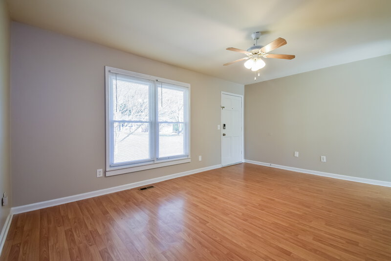 1,850/Mo, 26 Jim Ln SE Cartersville, GA 30120 Living Room View 2