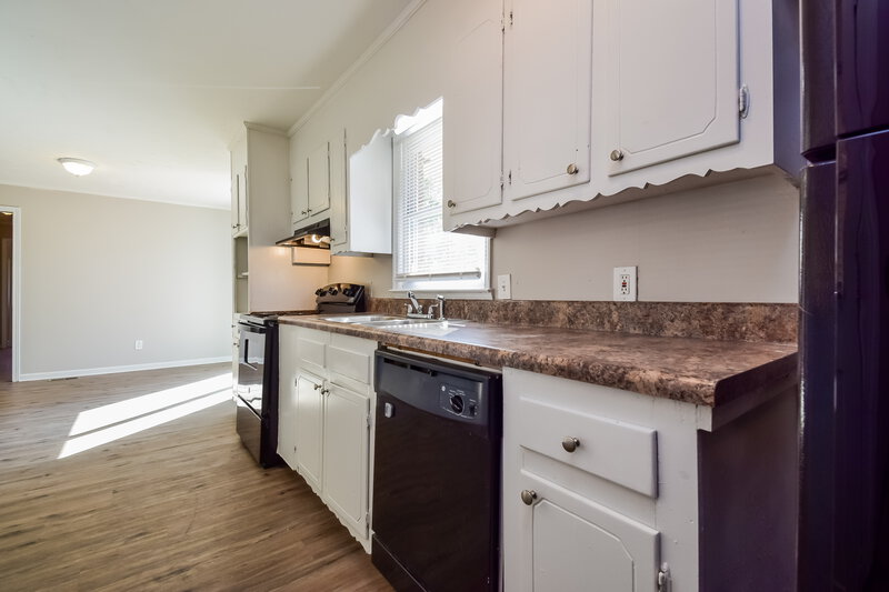 1,850/Mo, 26 Jim Ln SE Cartersville, GA 30120 Kitchen View 2