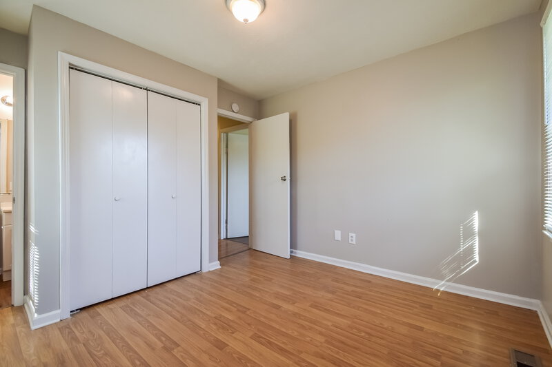 1,850/Mo, 26 Jim Ln SE Cartersville, GA 30120 Main Bedroom View 2