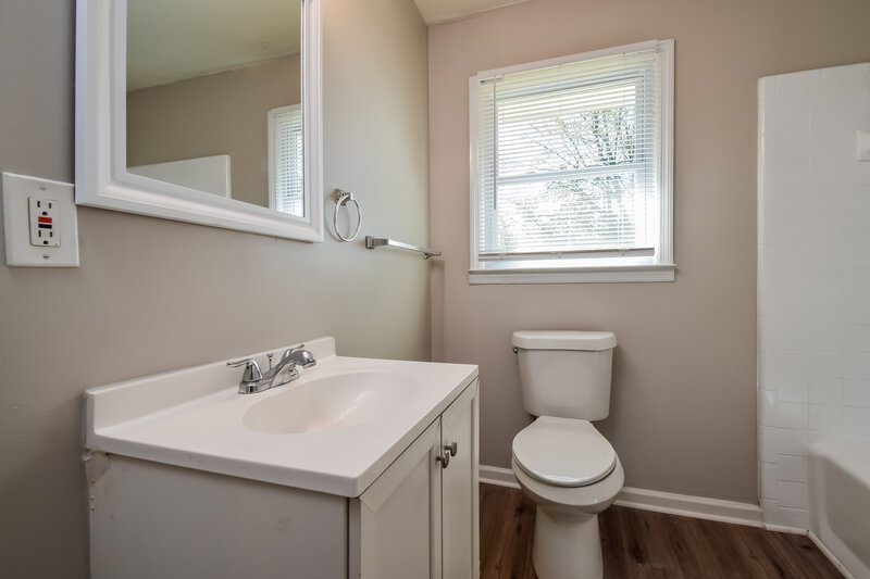 1,850/Mo, 26 Jim Ln SE Cartersville, GA 30120 Bathroom View
