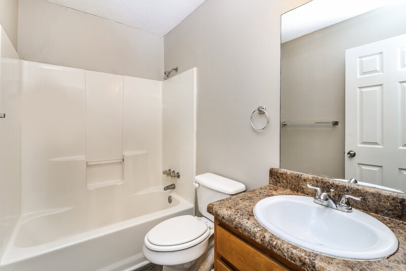 1,490/Mo, 56 Habersham Cir NE Cartersville, GA 30121 Bathroom View