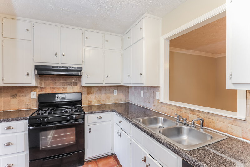 1,445/Mo, 1994 Banks Way Unit 2 College Park, GA 30349 Kitchen View